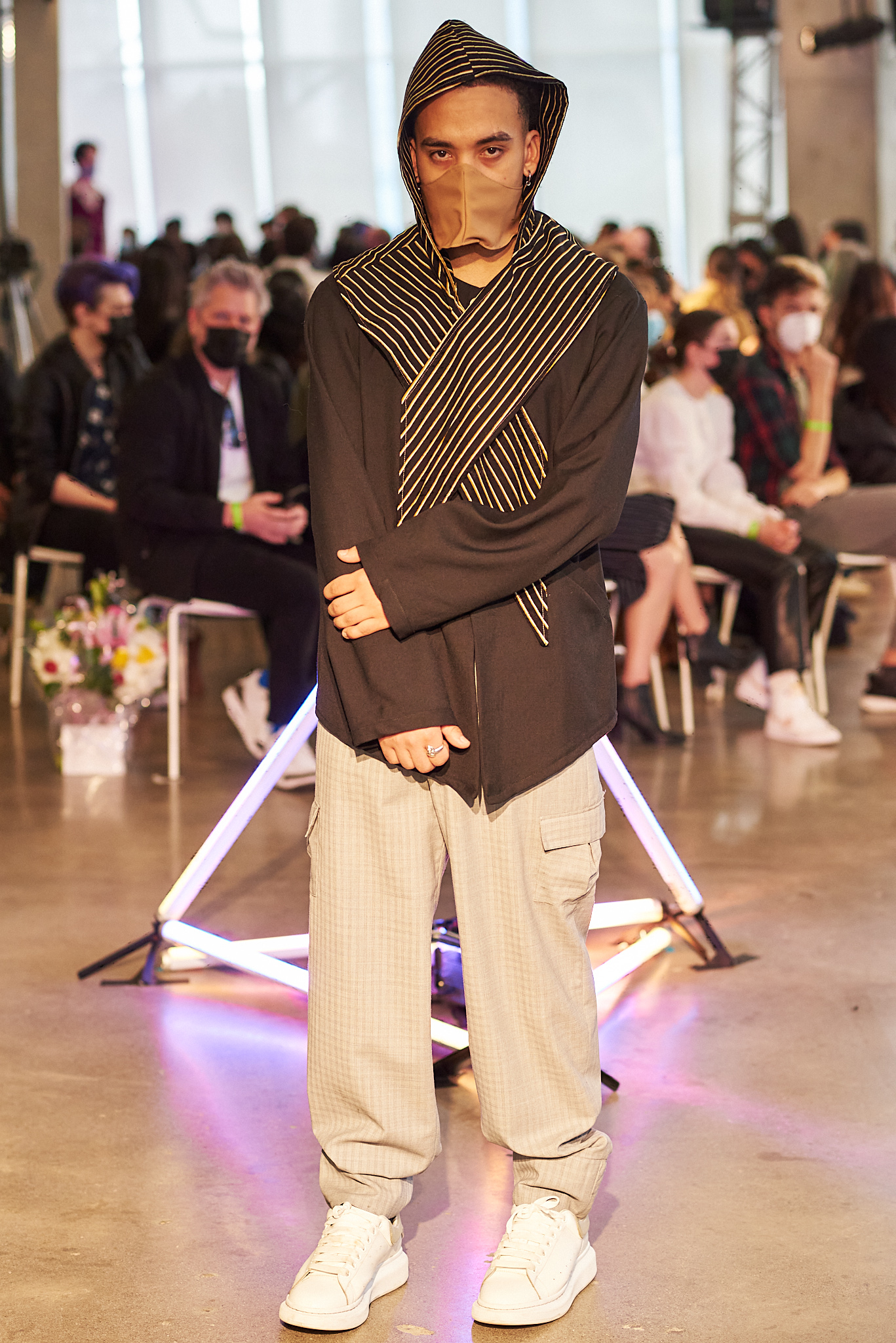 Look 1: Hooded scarf with angled hem shirt and cuff pants